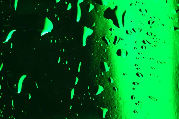 Gotas de água em cubos de gelo coloridos. Textura de fundo abstrata — Fotografia de Stock