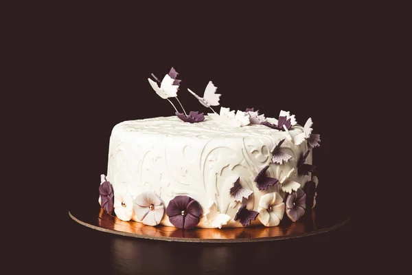 Házi készítésű süteményeket, romantikus díszítéssel, a fekete háttér. Tónusú — Stock Fotó