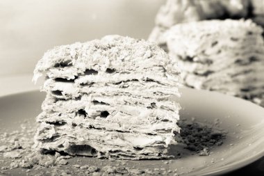 Ateşin üzerinde dekor olarak demlendi kremalı kek ile ev yapımı puf kek 