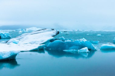 İzlanda'nın Güney buzdağı lagün jokulsarlon. Tonda