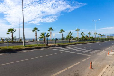 Karayolu üzerinde dolgu Mahmutlar bölgesinde Alanya Türkiye
