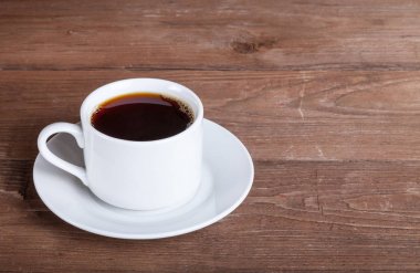 Beyaz fincan çay eski ahşap tablo