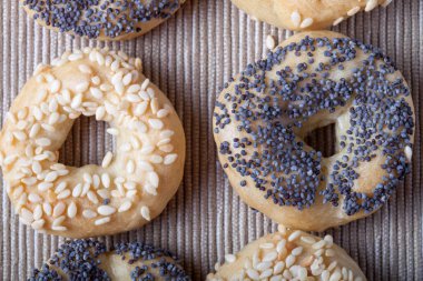 Geleneksel Rus teabread hafif bir arka plan üzerinde 