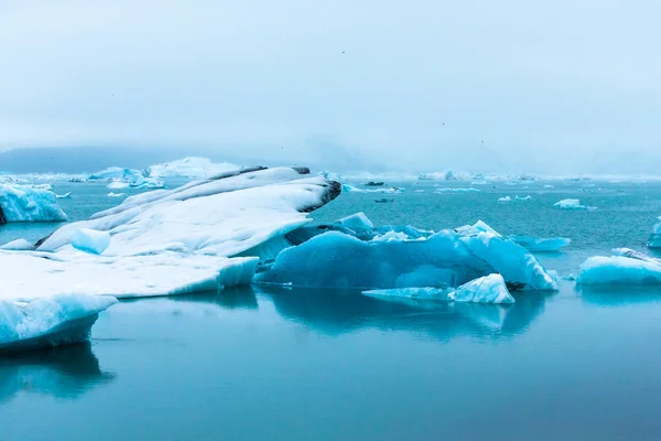 Lagune d'iceberg jokulsarlon au sud de l'Islande. tonique — Photo