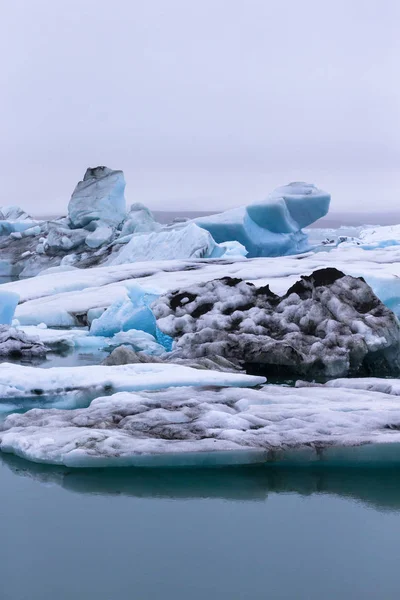 Ledovce jokulsarlon lagoon na jihu Islandu. Tónovaný — Stock fotografie