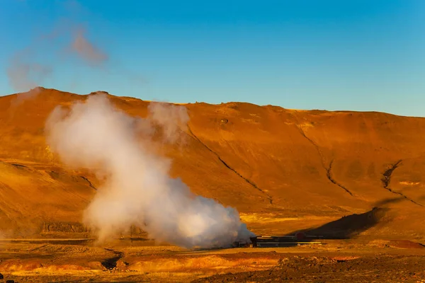 蒸汽从沙漠景观，冰岛温泉 — 图库照片