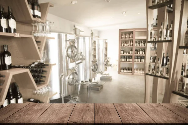 Ausstellung der Bodega in Georgien. Blick von der dunklen Holzgangw — Stockfoto