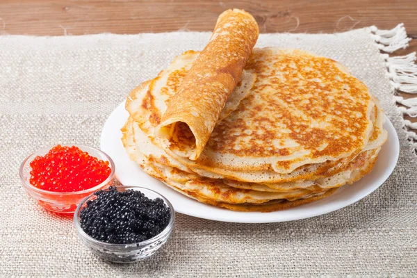 Russian pancakes - blini with caviar. Selective focus — Stock Photo, Image