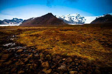 Taşlık kayalık ıssız manzara İzlanda'nın. Tonda