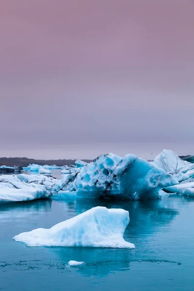 Jéghegy lagúna jokulsarlon a Dél-Izlandi. Tónusú — Stock Fotó