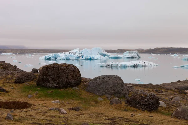 İzlanda 'nın güneyinde buzdağı gölü Jokulsarlon — Stok fotoğraf