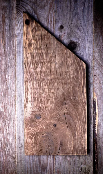 Сгоревшая доска ручной работы на деревянной деревенской текстуре для баков — стоковое фото