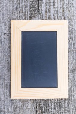 Eski ahşap tabl hafif bir ahşap çerçeve siyah tebeşir tahtası