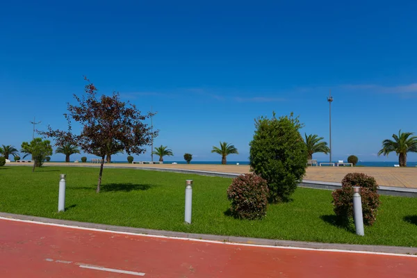 Schöne Böschung für Spaziergänge und Sport in Batumi Georgien — Stockfoto