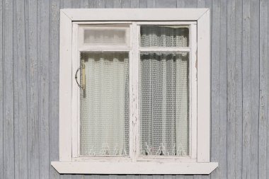 Boyalı duvar pencere eski ahşap evler