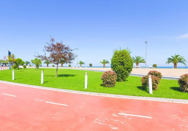 Beautiful embankment for walking and sport in Batumi Georgia. To — Stock Photo, Image