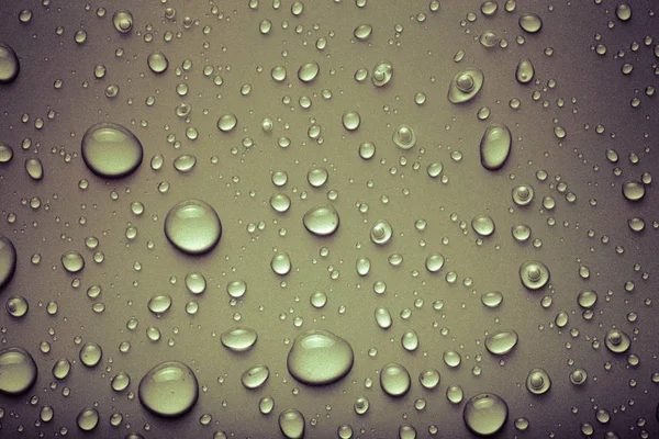 Gotas de água em um fundo a cores. Cinza. Tonificado — Fotografia de Stock