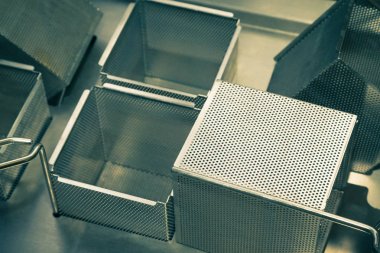 Profesyonel mutfak çelik gıda hazırlama ekipmanları. Tonda