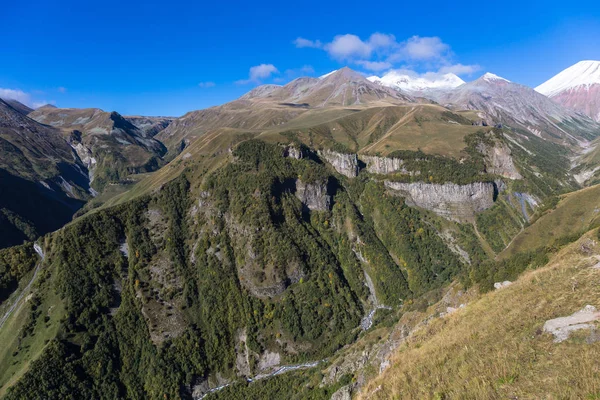 Beau paysage de montagne d'automne en Géorgie — Photo