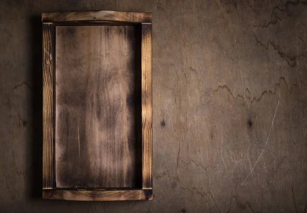 Caja quemada hecha a mano sobre una textura rústica de madera para el fondo. R —  Fotos de Stock