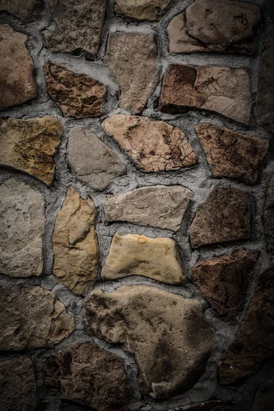 Parede construída de pedra natural com cimento. Tonificado — Fotografia de Stock