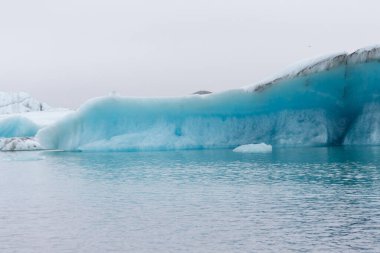 İzlanda'nın Güney buzdağı lagün jokulsarlon. Tonda
