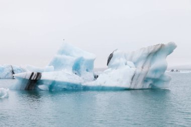 İzlanda 'nın güneyinde buzdağı gölü Jokulsarlon