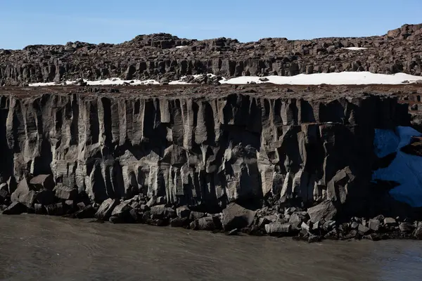 Piedra rocosa calma desierto primavera paisaje de Islandia — Foto de Stock
