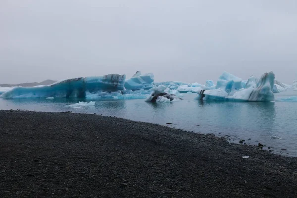 Iceberg泻湖南部的奇形怪状的冰层 — 图库照片