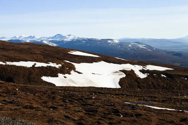 Snowy spokojny opuszczony wiosenny krajobraz Islandii — Zdjęcie stockowe