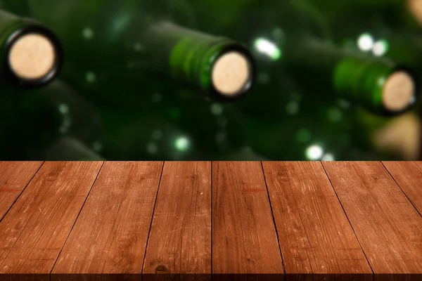 Sok borosüveg dugóval. Kilátás a fa asztalról. Kollázs — Stock Fotó