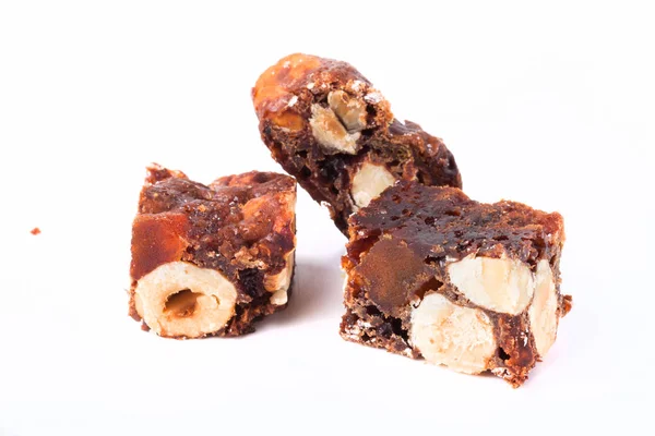 Caramelo con nueces sobre fondo claro — Foto de Stock