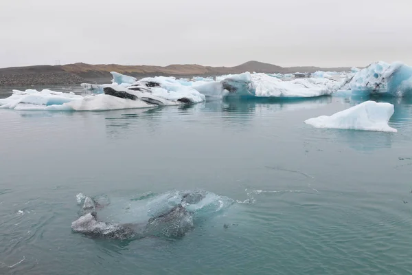 Iceberg lagun jokulsarlon på södra Island — Stockfoto