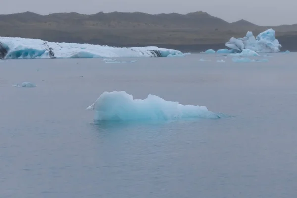 Ledová laguna s jokulsarlonem na jihu Islandu — Stock fotografie