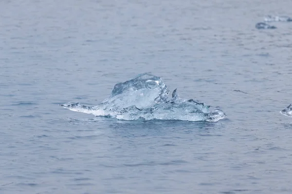 南の氷山ラグーンjokulsarlonの奇妙な氷の流れ — ストック写真