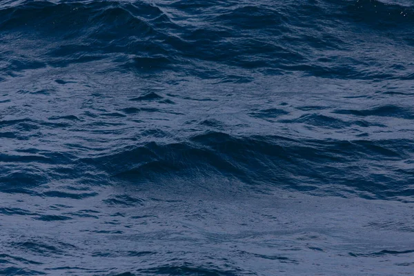 Waves of stormy cold sea on the south of Iceland — Stock Photo, Image