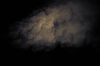 Siyah arka planda duman jeti. Seçici odak. Tonda