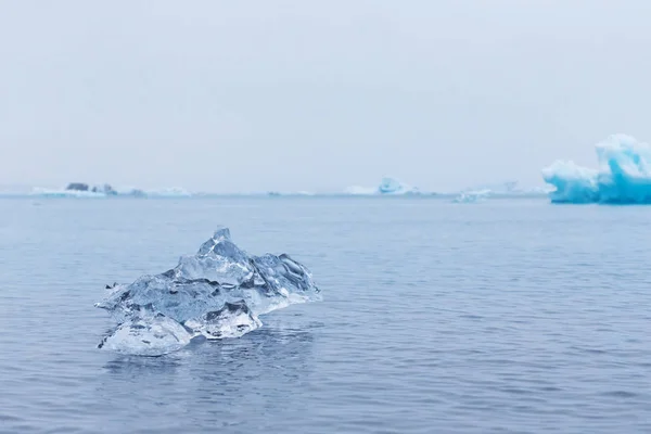 Iceberg lagúna jokulsarlon bizarr jégtáblái délen — Stock Fotó