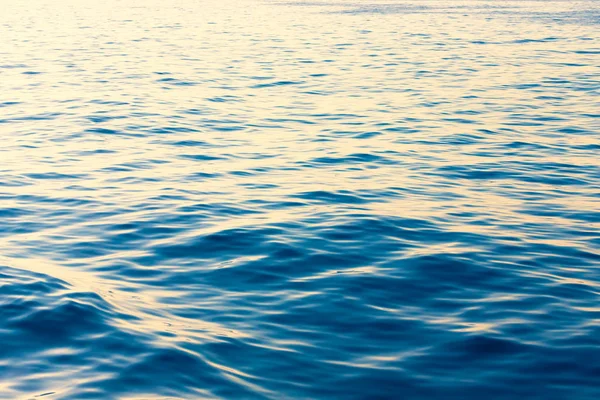 Surface of a calm blue sea. Selective focus. Shallow depth of fi — 图库照片
