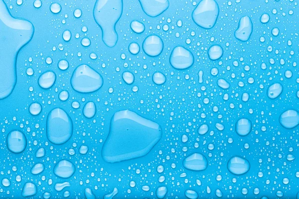 Gotas de água em um fundo a cores. Foco seletivo. Azul — Fotografia de Stock