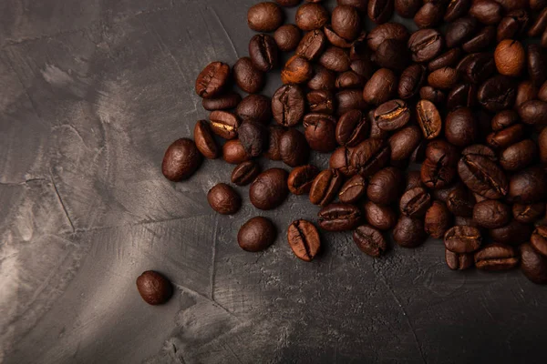 Composição com grãos de café em um backgrou rebocada texturizado — Fotografia de Stock