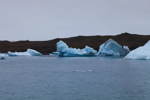 Iceberg泻湖南部的奇形怪状的冰层 — 图库照片