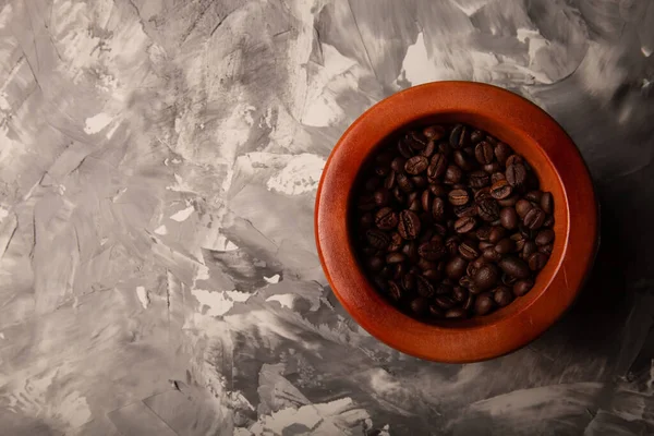 Samenstelling Met Een Koffiebonen Een Getextureerde Gepleisterde Achtergrond Met Een — Stockfoto