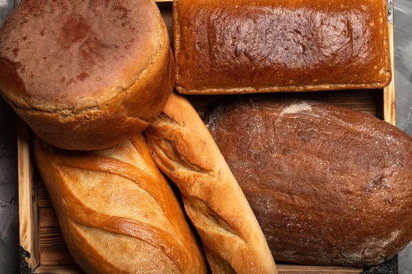Yapılandırılmış Yüzeyde Ekmekle Kompozisyon — Stok fotoğraf