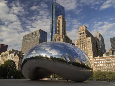 Chicago, Illinois, ABD - 3 Ekim 2017. Cloud Gate, olarak da bilinen fasulye Millenium Park.