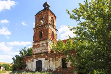 Saratov Bölgesi, Rusya. Novoburas bölgesini gezmek, Gremyachka, Loch köyünü gezmek. Aziz Niklas Kilisesi harikalar yaratıcısı. 19. yüzyıl 1821 'de yıkılmış. Fotoğraf serisi