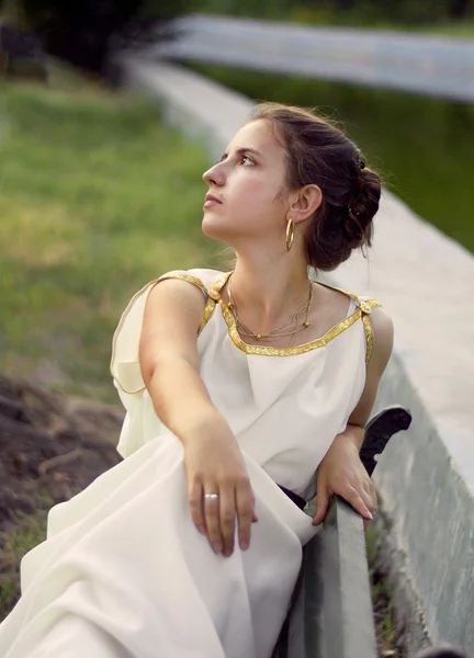 Mujer reflexiva en vestido griego —  Fotos de Stock