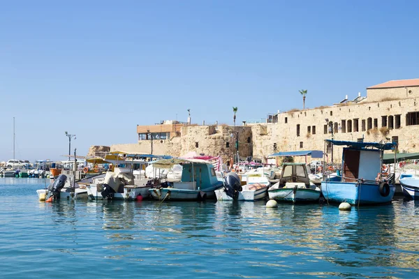 Old boats on the quay in Acre, Israel — Stock Photo, Image