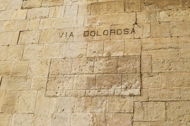 Taş VIA Dolorosa tabelada Jerus eski şehir duvar