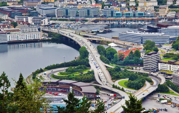 高速公路互通立交，卑尔根，挪威的 Aeriel 视图. — 图库照片
